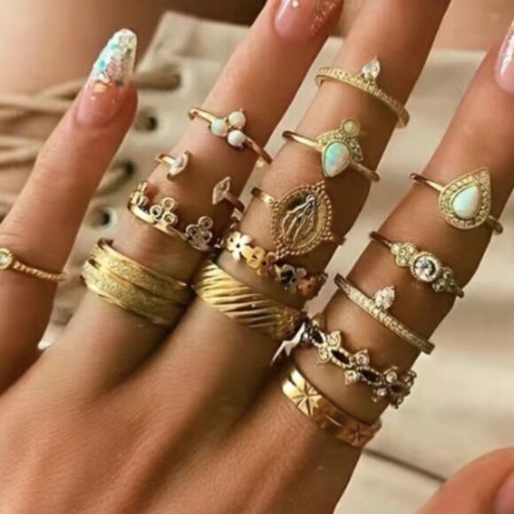 Large Lot of 77 Boutique Ring Sets (8 Sets) - Picture 8 of 9